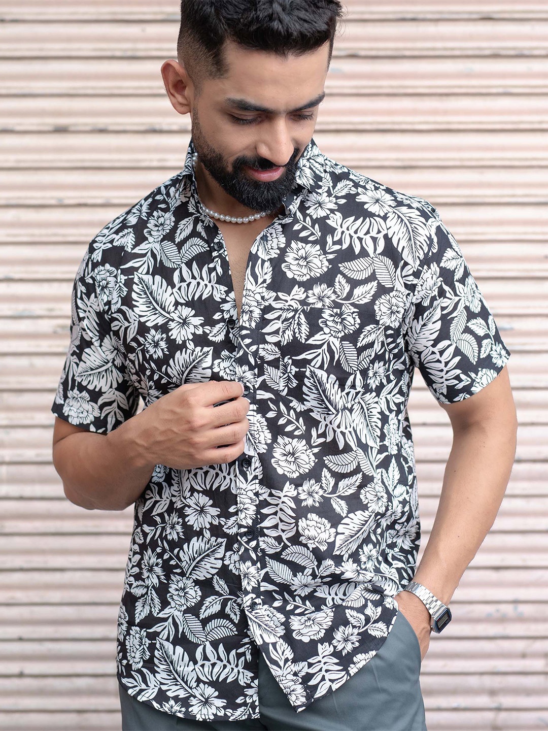 

Tistabene Men Comfort Floral Printed Casual Shirt, Black