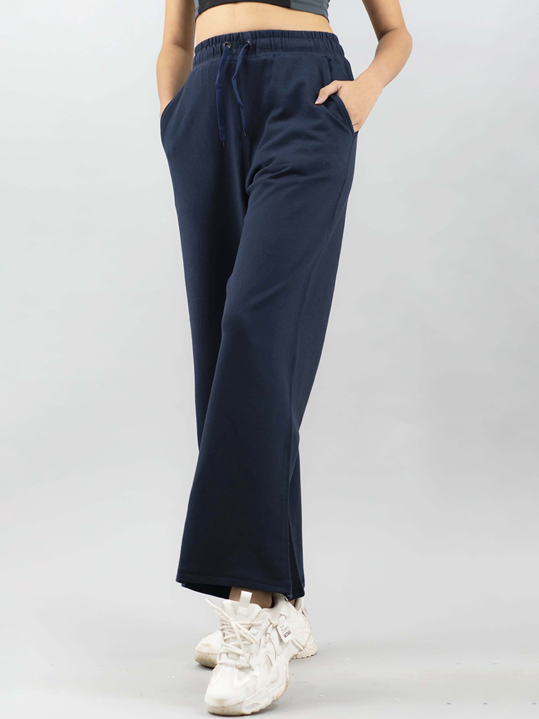 

IMPERATIVE Women Relaxed Flared High-Rise Trousers, Navy blue