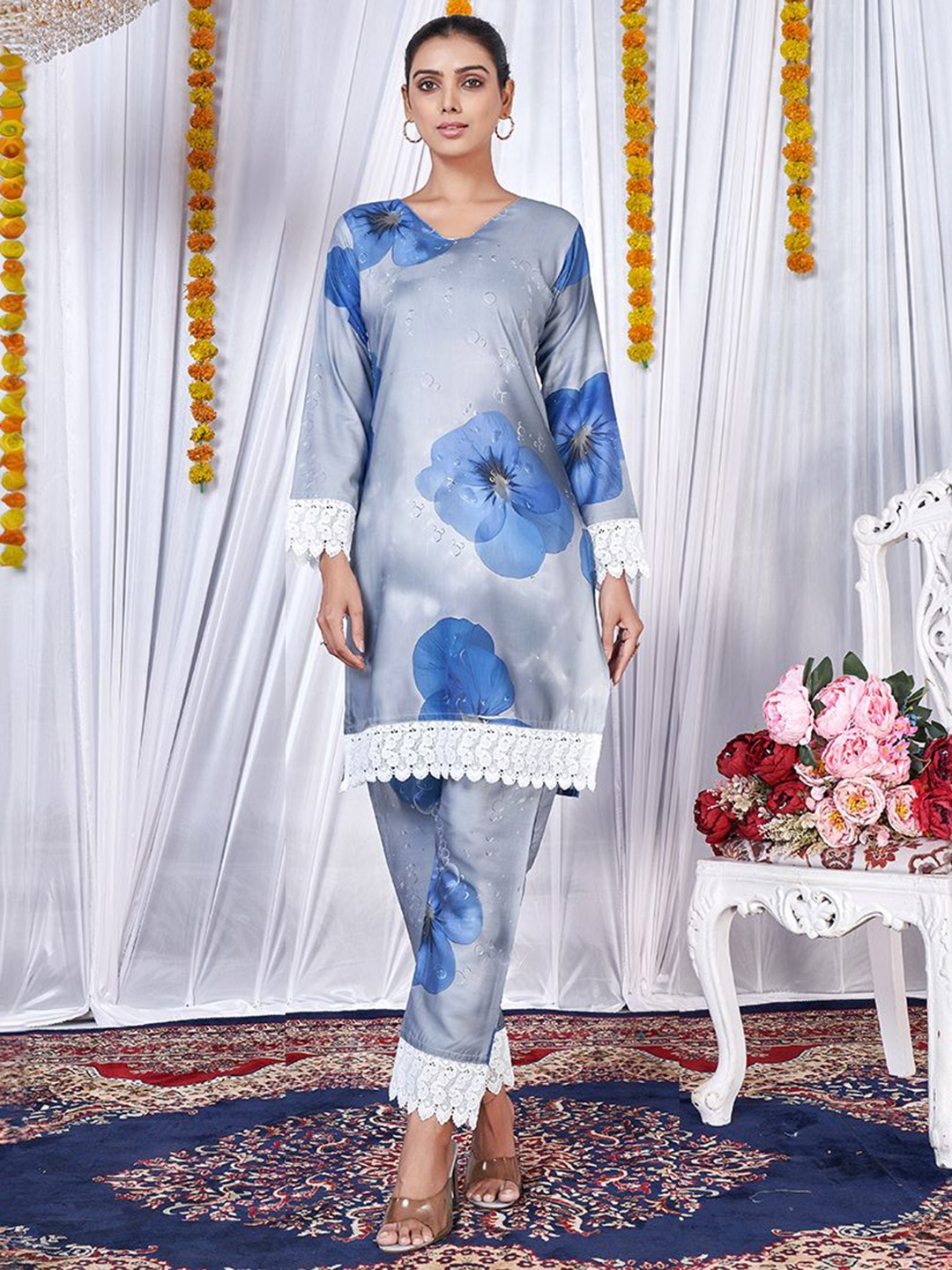 

Classy Couture Floral Printed V-Neck Straight Kurta with Trousers, Grey