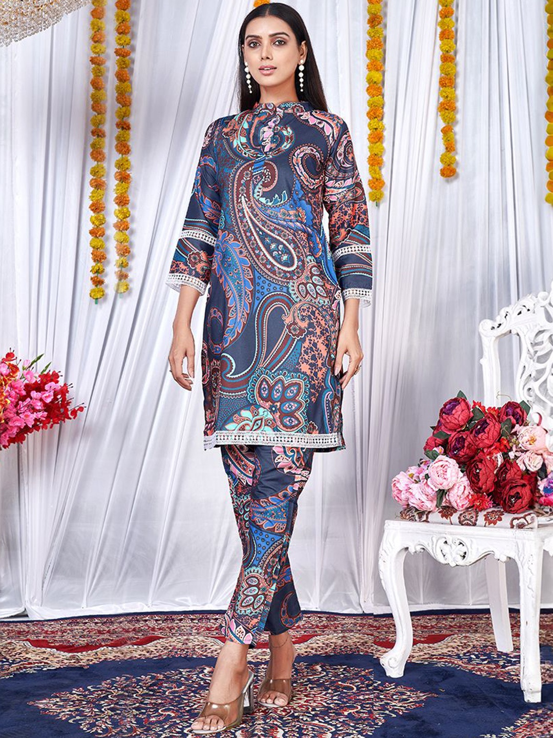 

Classy Couture Floral Printed Mandarin Collar Straight Kurta with Trousers, Blue