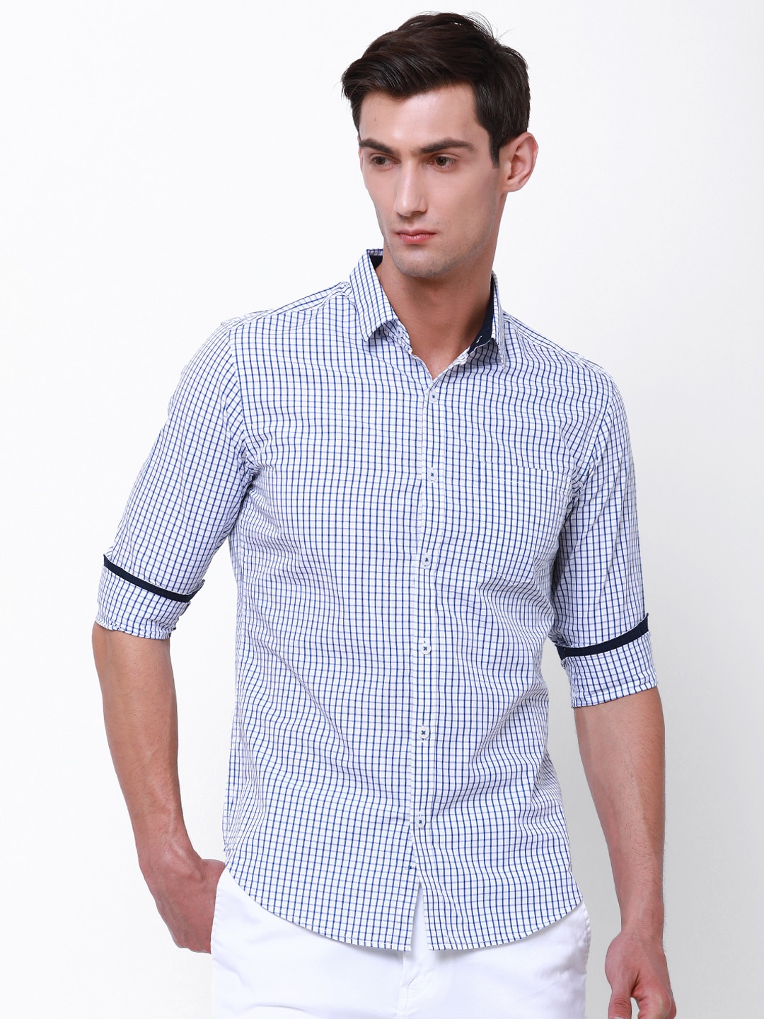 

Black coffee Men White & Blue Slim Fit Checked Casual Shirt