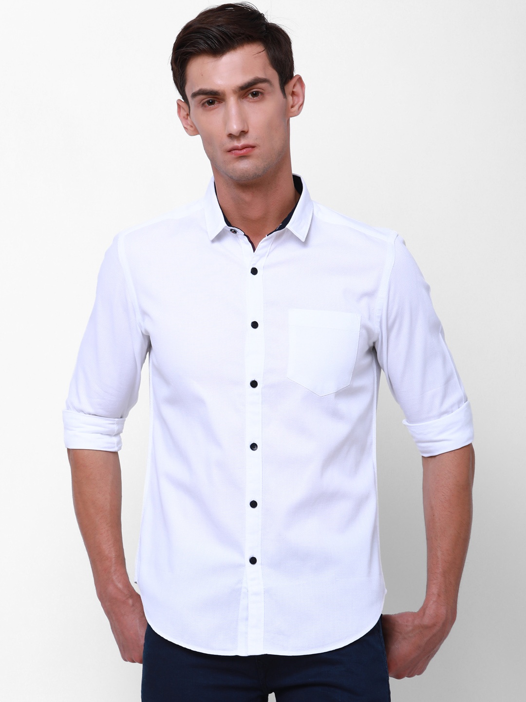 

Black coffee Men White Slim Fit Solid Casual Shirt