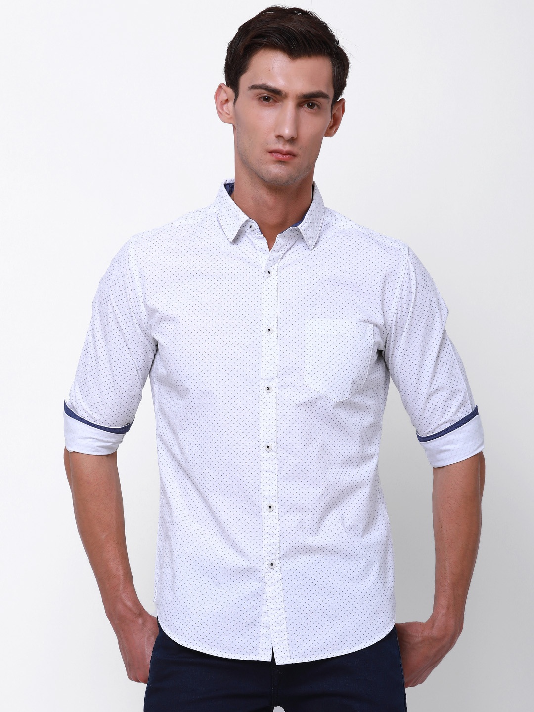 

Black coffee Men White Slim Fit Printed Casual Shirt