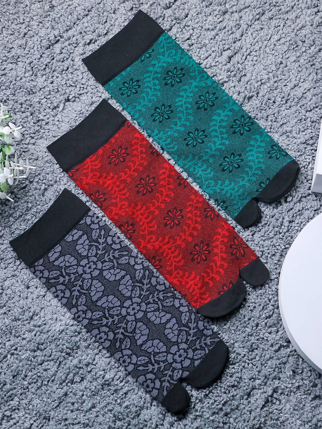 

Brauch Women Pack Of 3 Printed Above-Ankle-Length Socks, Red