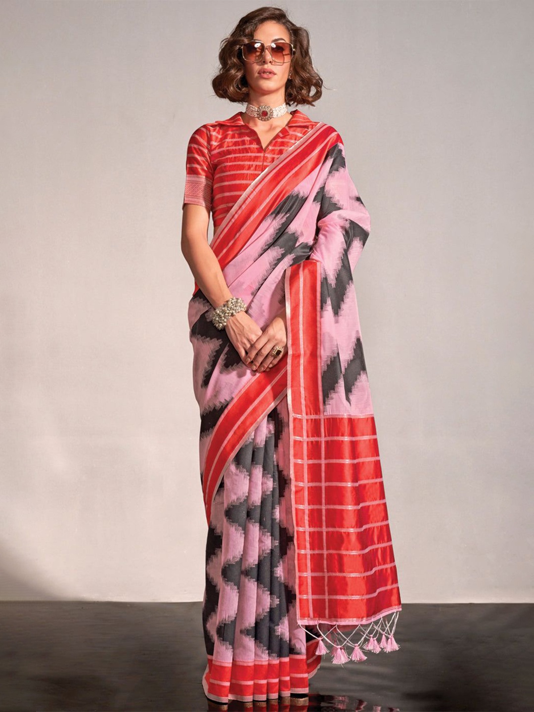 

MySilkLove Woven Design Zari Banarasi Saree, Pink