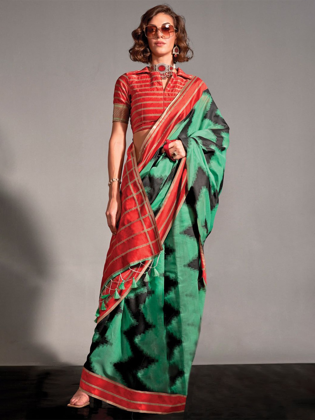 

MySilkLove Woven Design Zari Banarasi Saree, Green