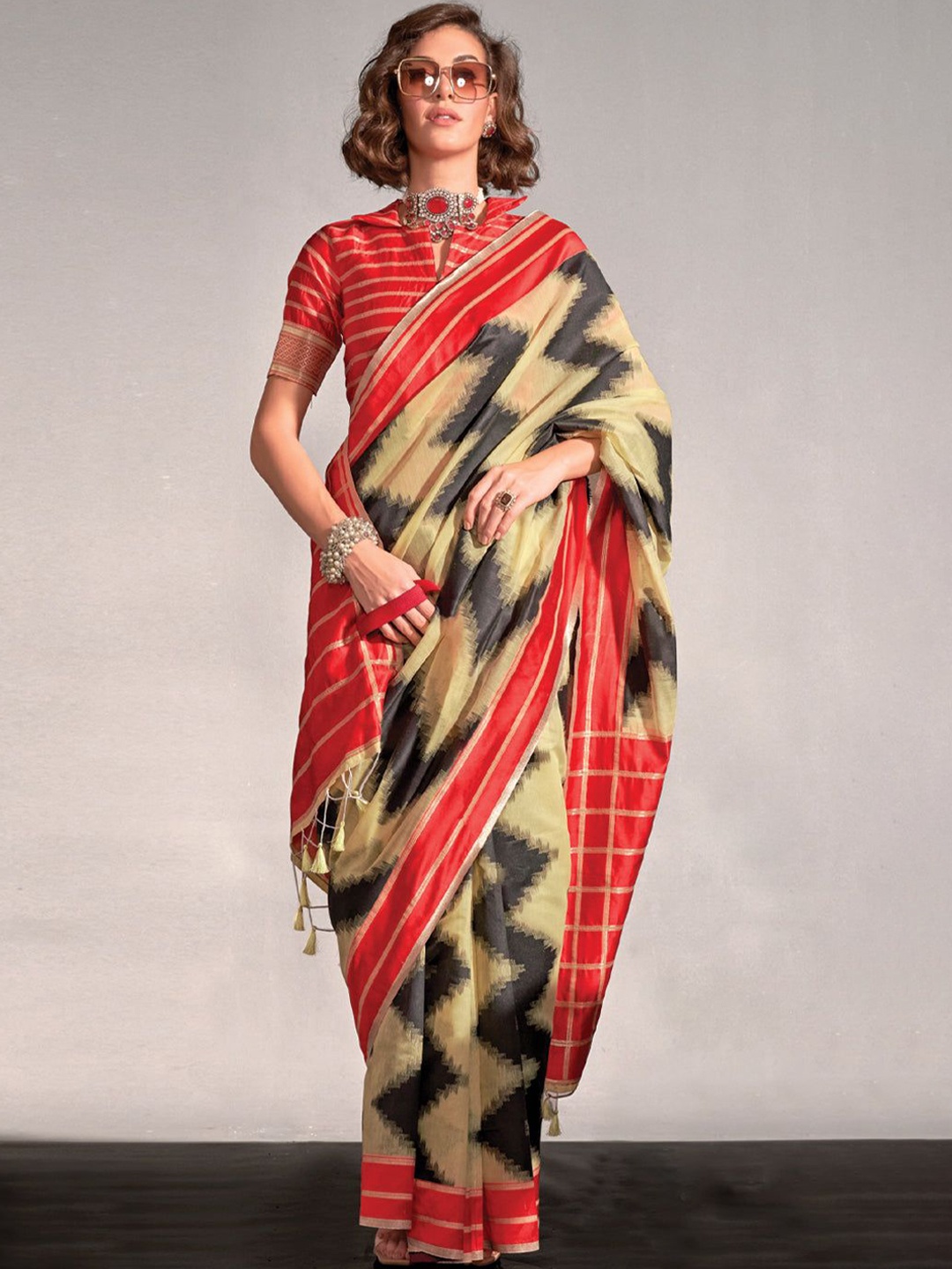

MySilkLove Woven Design Zari Banarasi Saree, Cream
