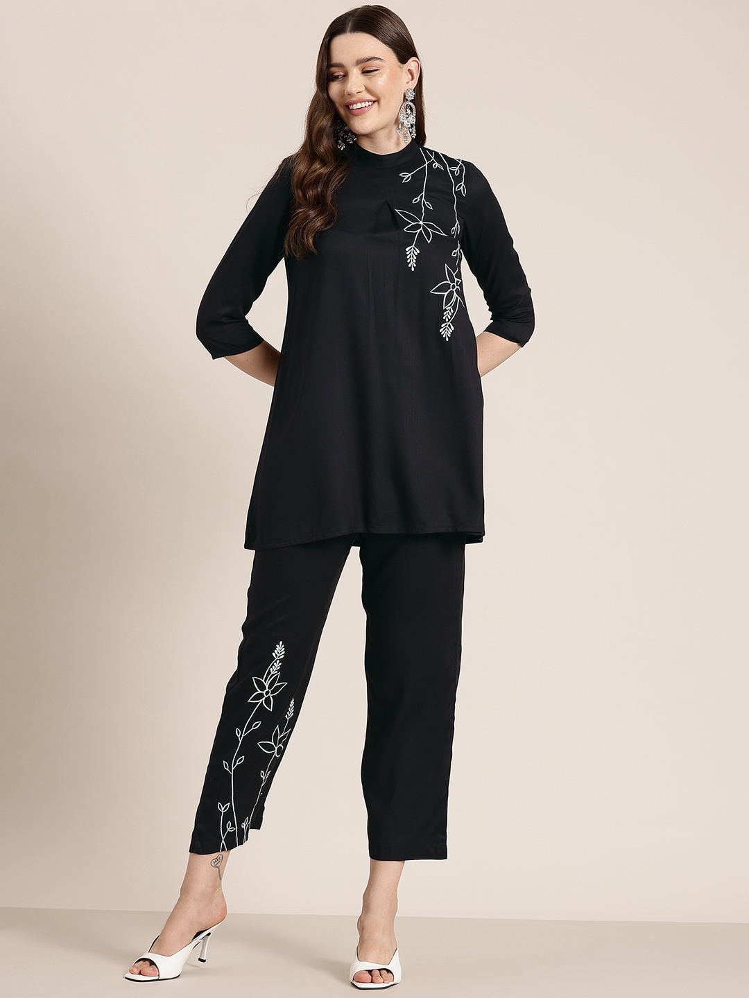 

HERE&NOW Floral Embroidered Kurta With Trousers, Black