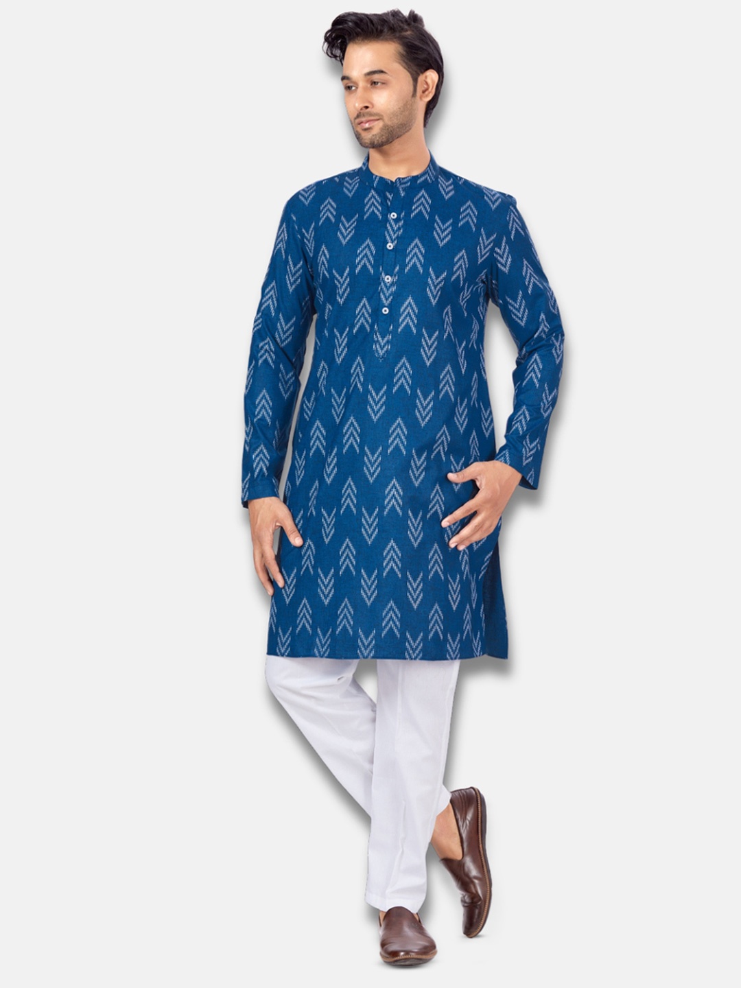 

Studio Shringaar Ikat Printed Mandarin Collar Relaxed Fit Straight Kurta, Navy blue