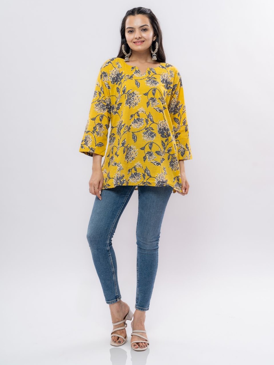 

EKISHA Floral Printed Tops, Yellow