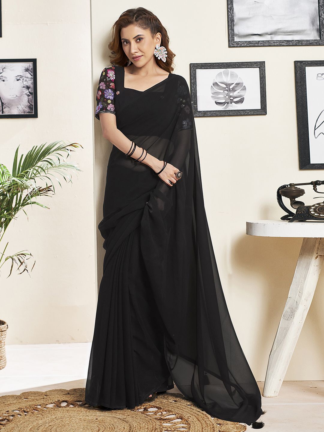 

Satrani Solid Pure Georgette Saree, Black