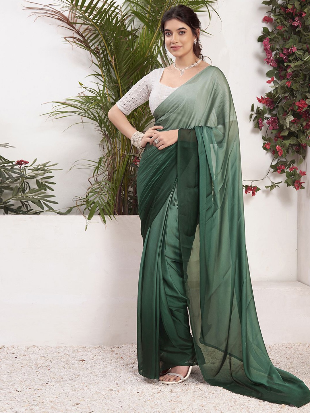 

Satrani Ombre Pure Georgette Ready to Wear Saree, Green