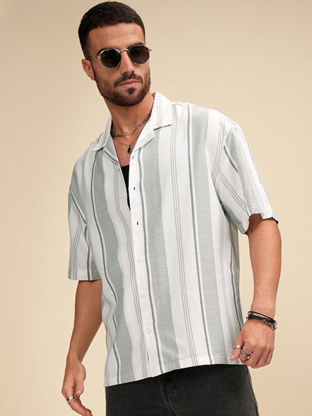 

LOCOMOTIVE Luxe Men Lt Dobby Textured Cuban Collar Oversized Shirt, White