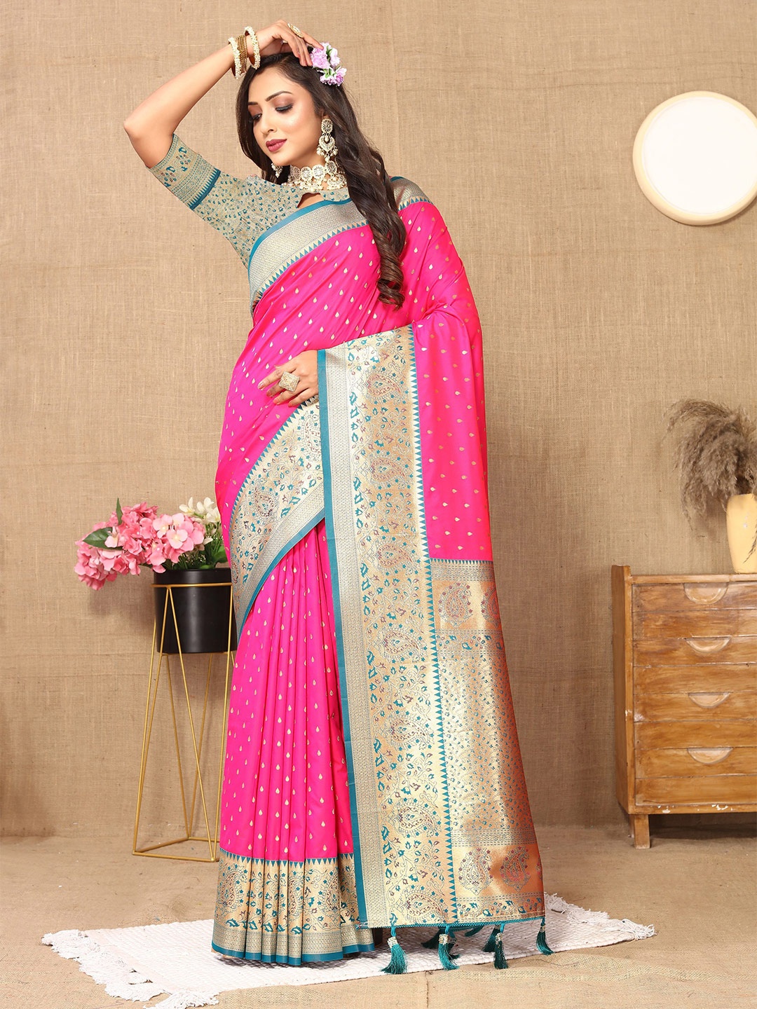 

Upalksh Woven Design Zari Banarasi Saree, Pink