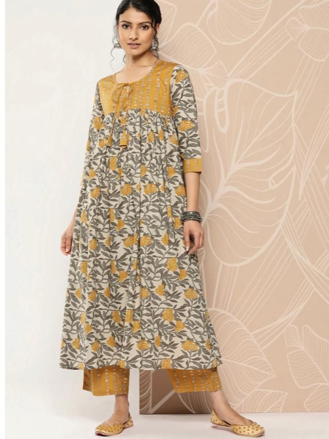 

AAFAMI Floral Printed Tie Up Neck Regular Anarkali Kurta With Palazzos, Yellow