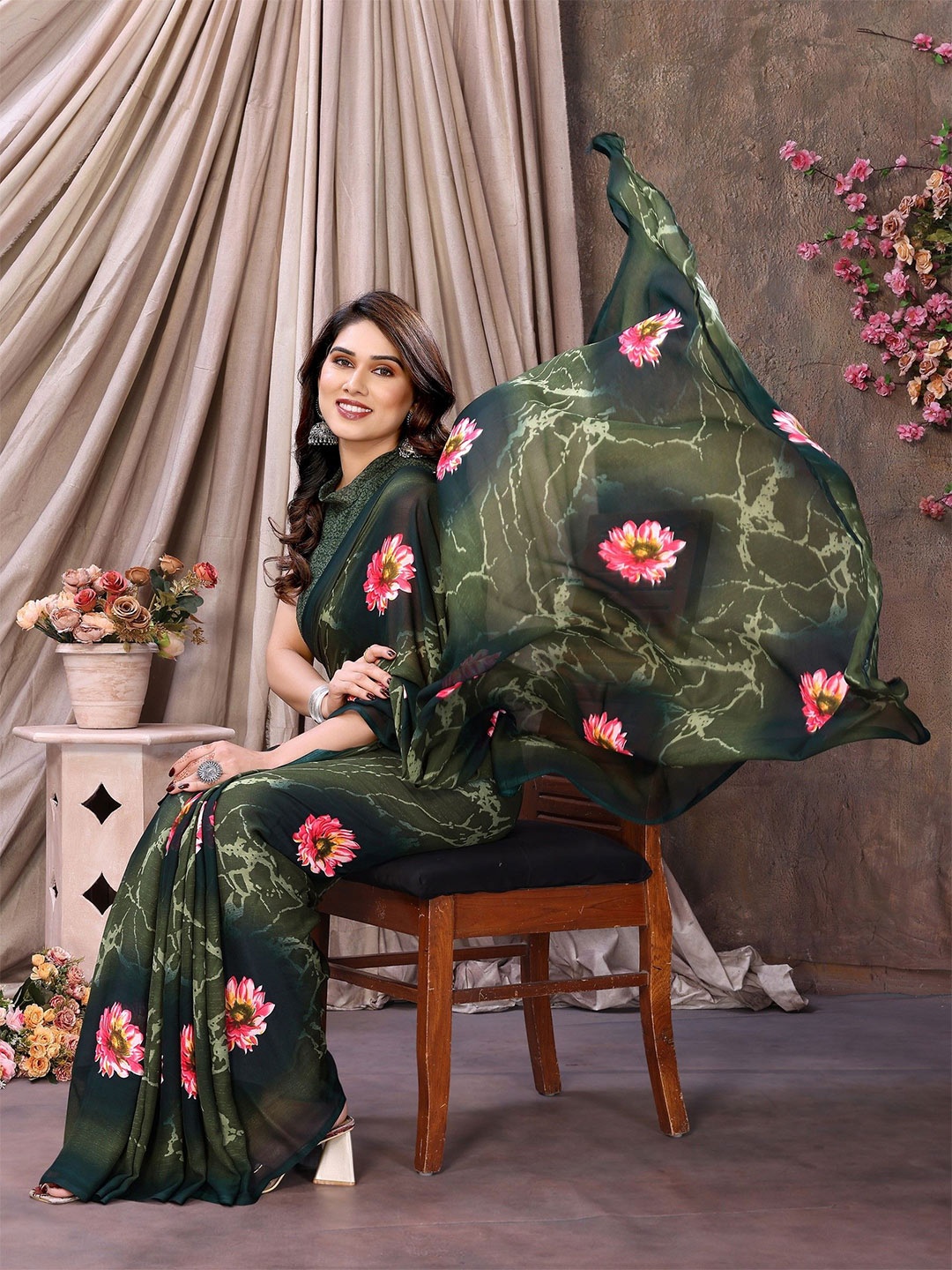 

Ambuja International Floral Printed Saree, Green