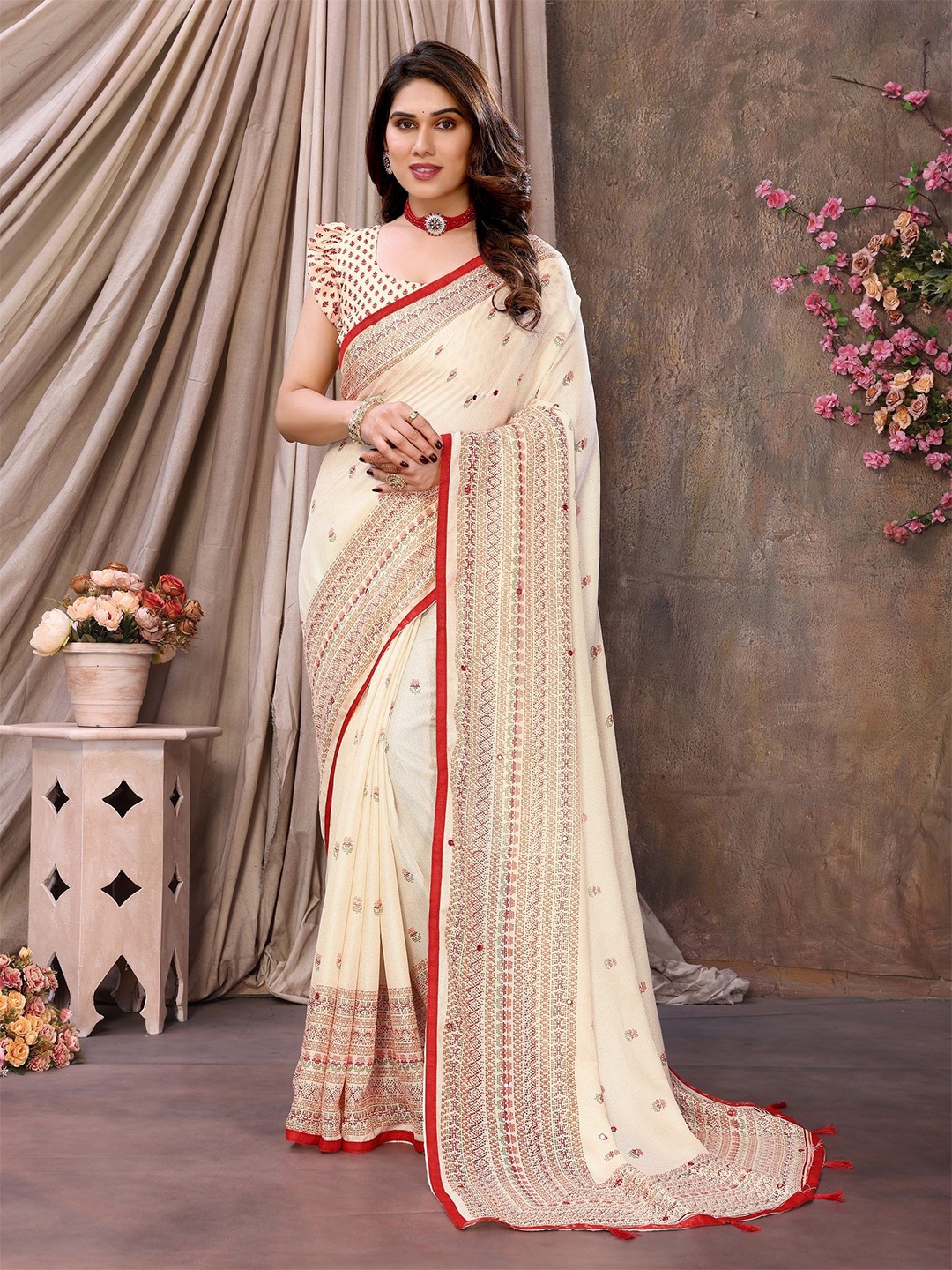 Ambuja International Ethnic Motifs Printed Saree, Cream