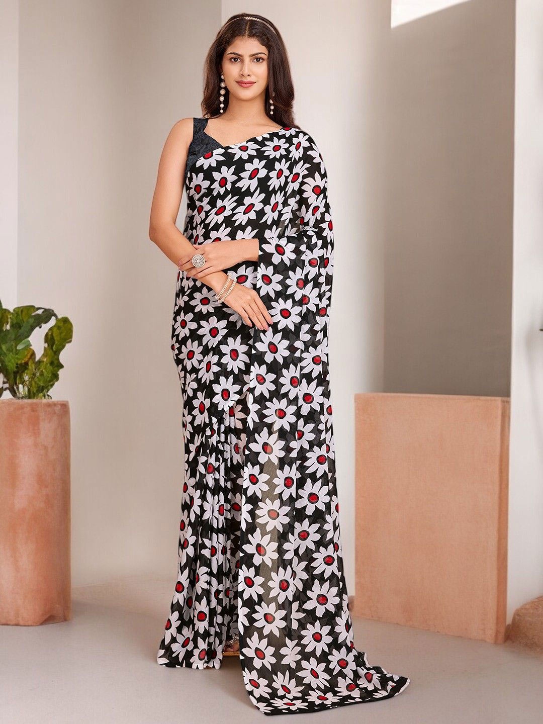 

Ambuja International Floral Printed Saree With Blouse Piece, Black