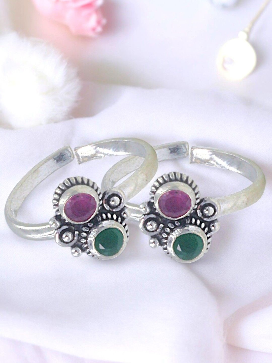 

Taraash 925 Sterling Silver Oxidised Stone Studded Toe Rings