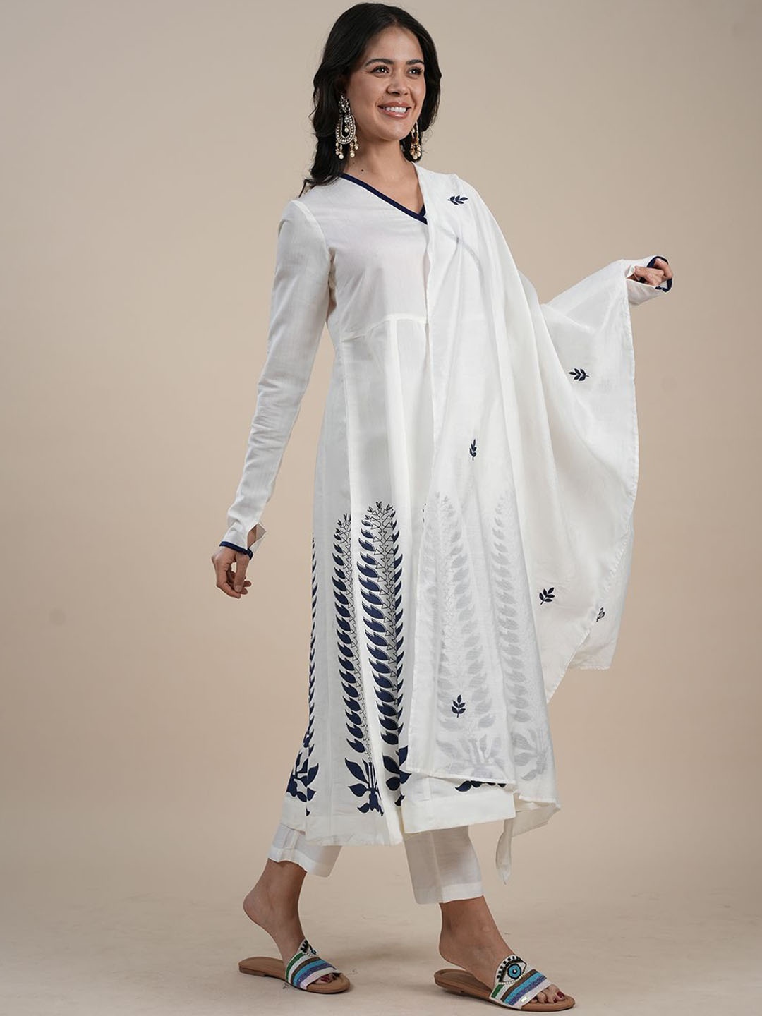 

HEEPOSH Printed Angrakha Kurta with Trousers & Dupatta, White