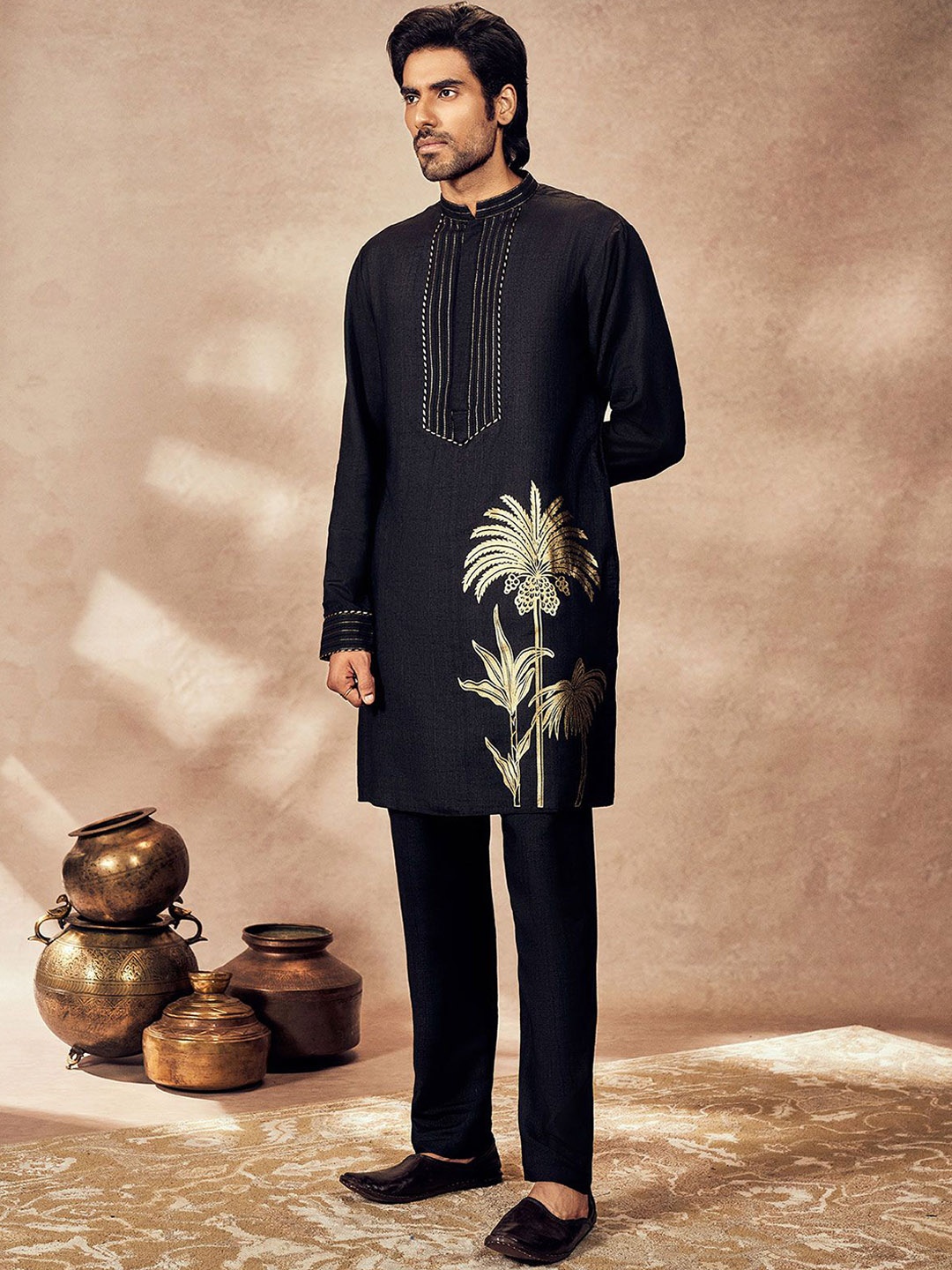 

Masaba Floral Printed Regular Kurta with Trousers, Black