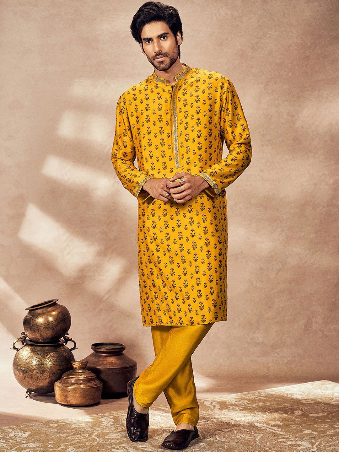 

Masaba Floral Printed Regular Kurta with Trousers, Yellow