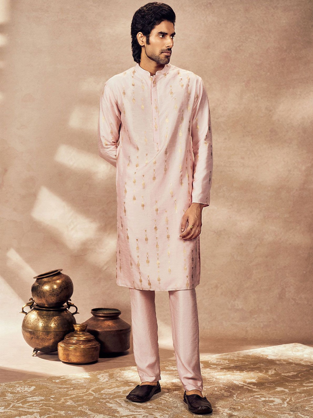 

Masaba Abstract Printed Regular Kurta with Trousers, Pink