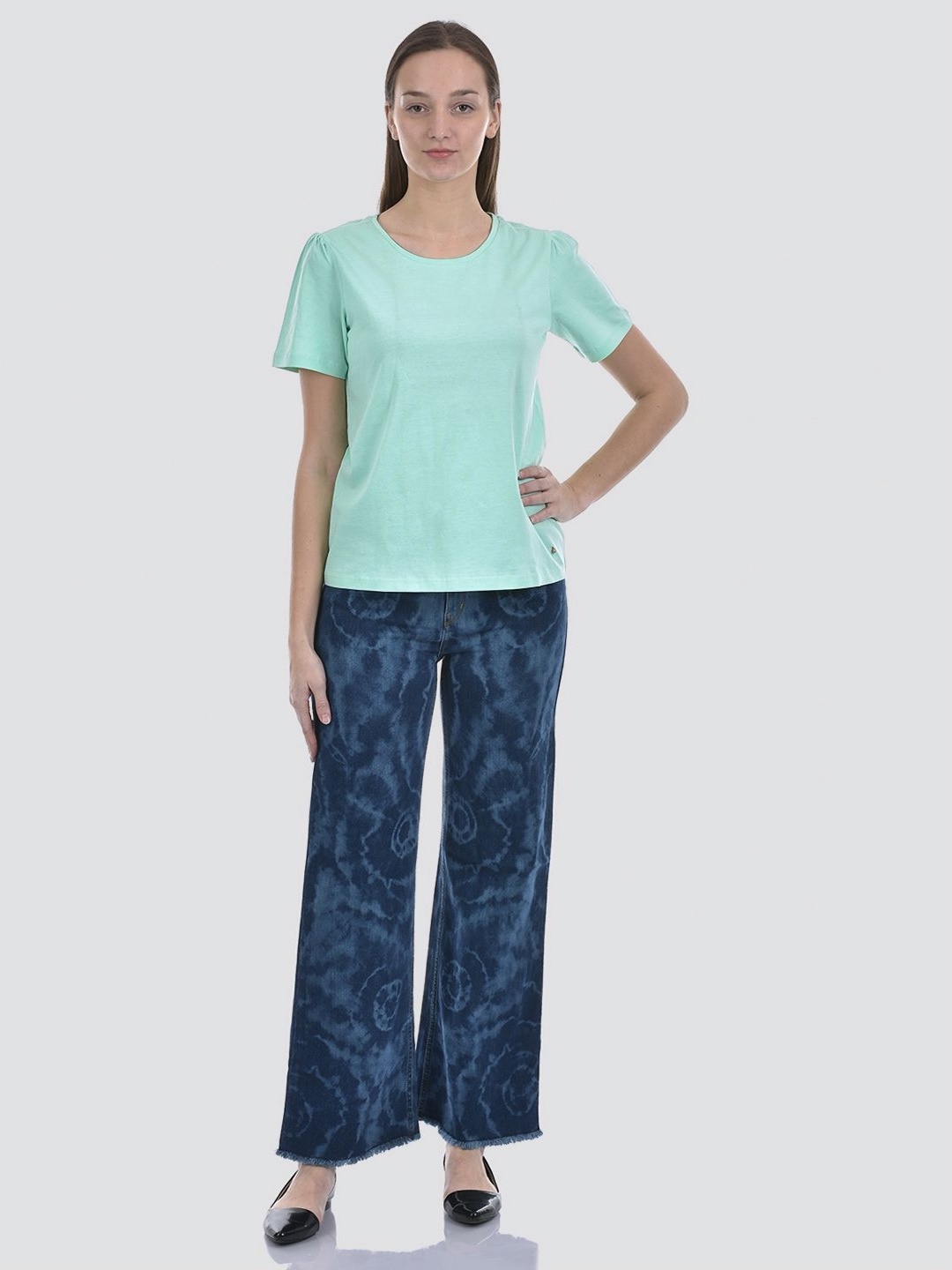 

Numero Uno Women Solid Round Neck T-shirt, Green