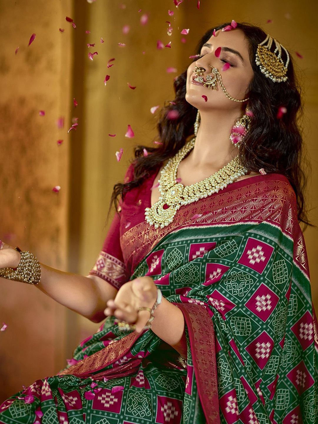 

Mitera Ethnic Motifs Zari Tussar Saree, Green
