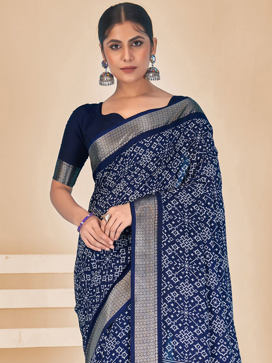 

Mitera Ethnic Motifs Zari Sungudi Saree, Navy blue