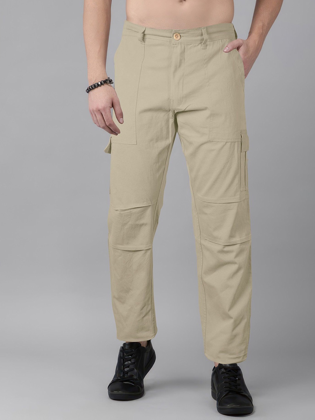 

Jb Just BLACK Men Relaxed Loose Fit Easy Wash Cargos, Cream
