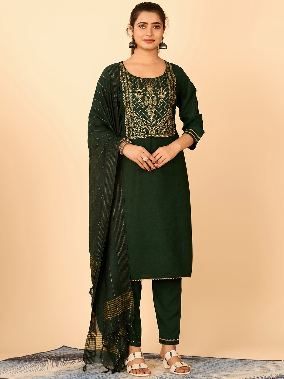 

A.V.M Prints Floral Yoke Design Straight Pure Cotton Kurta with Trousers & Dupatta, Green