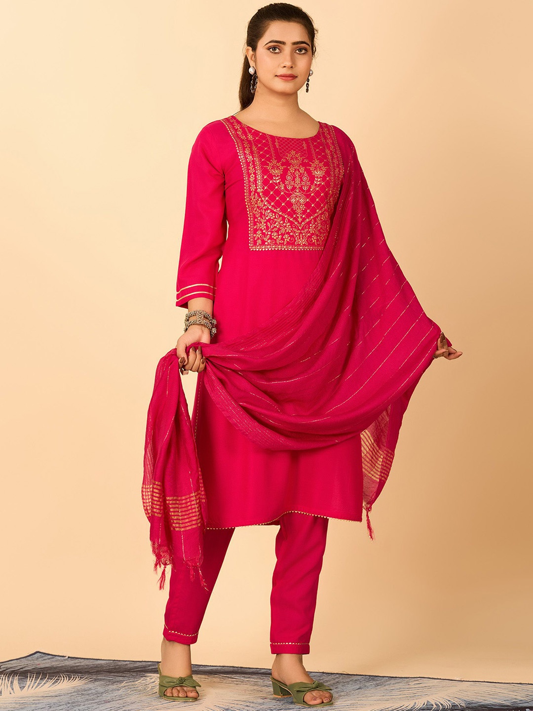 

A.V.M Prints Floral Yoke Design Straight Pure Cotton Kurta with Trousers & Dupatta, Rose
