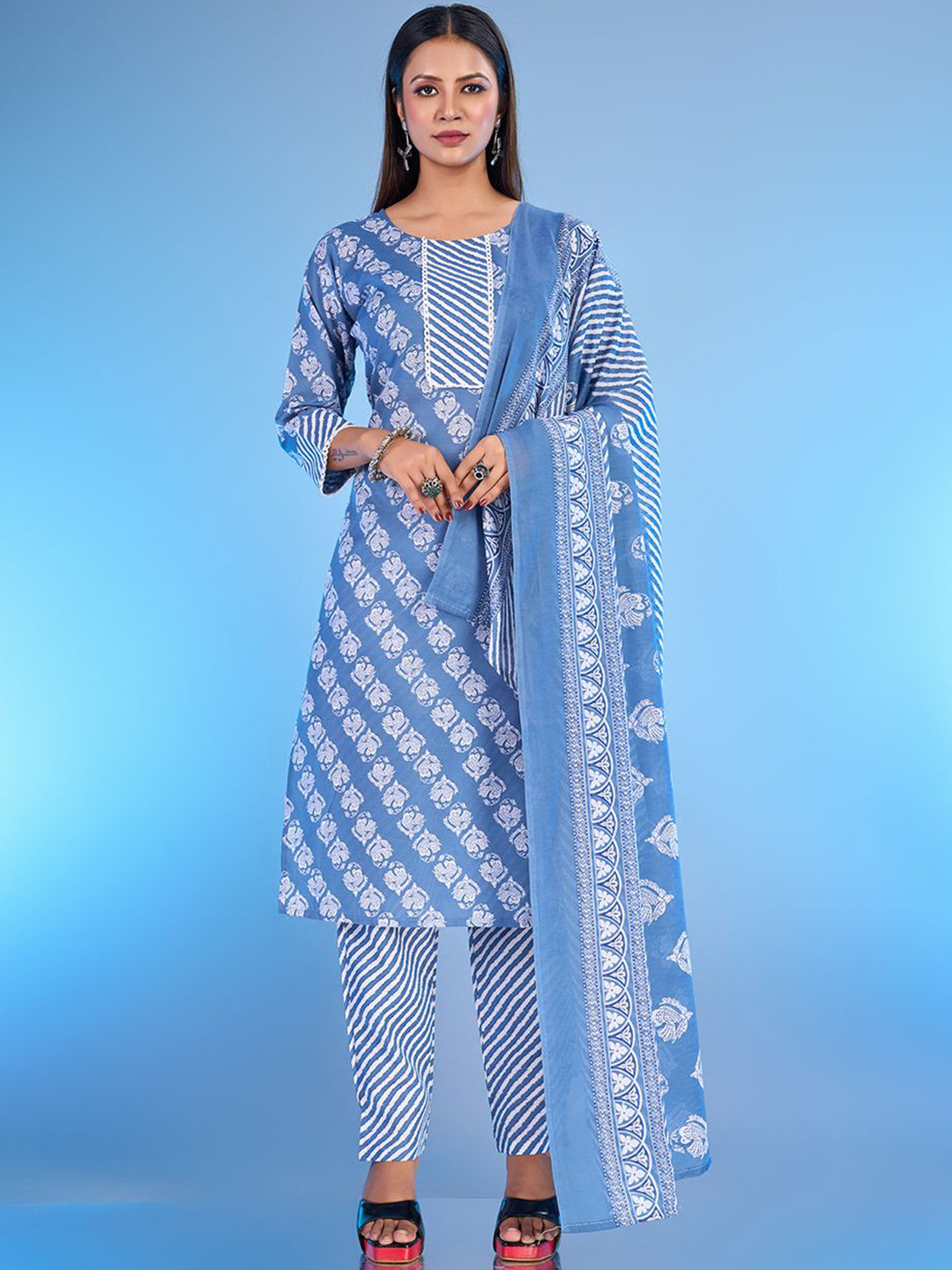 

A.V.M Prints Ethnic Motifs Printed Regular Pure Silk Kurta with Trousers & Dupatta, Blue