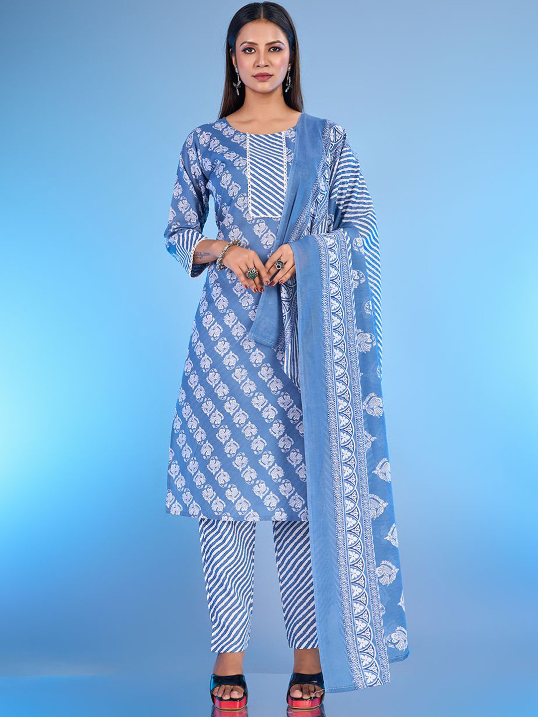 

A.V.M Prints Floral Printed Regular Pure Silk Straight Kurta With Trousers & Dupatta, Grey