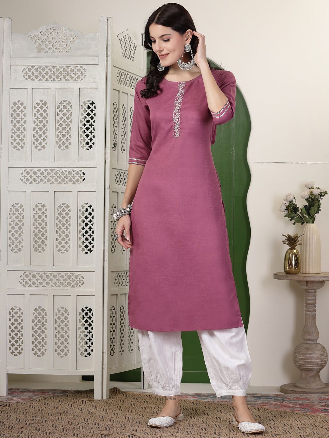 

Stylum Mauve & White Round Neck Straight Kurta & Harem Pant