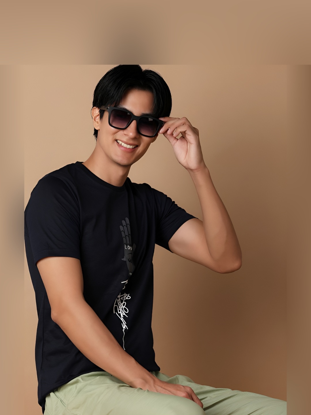 

V-Mart Men Graphic Printed Slim Fit T-shirt, Black