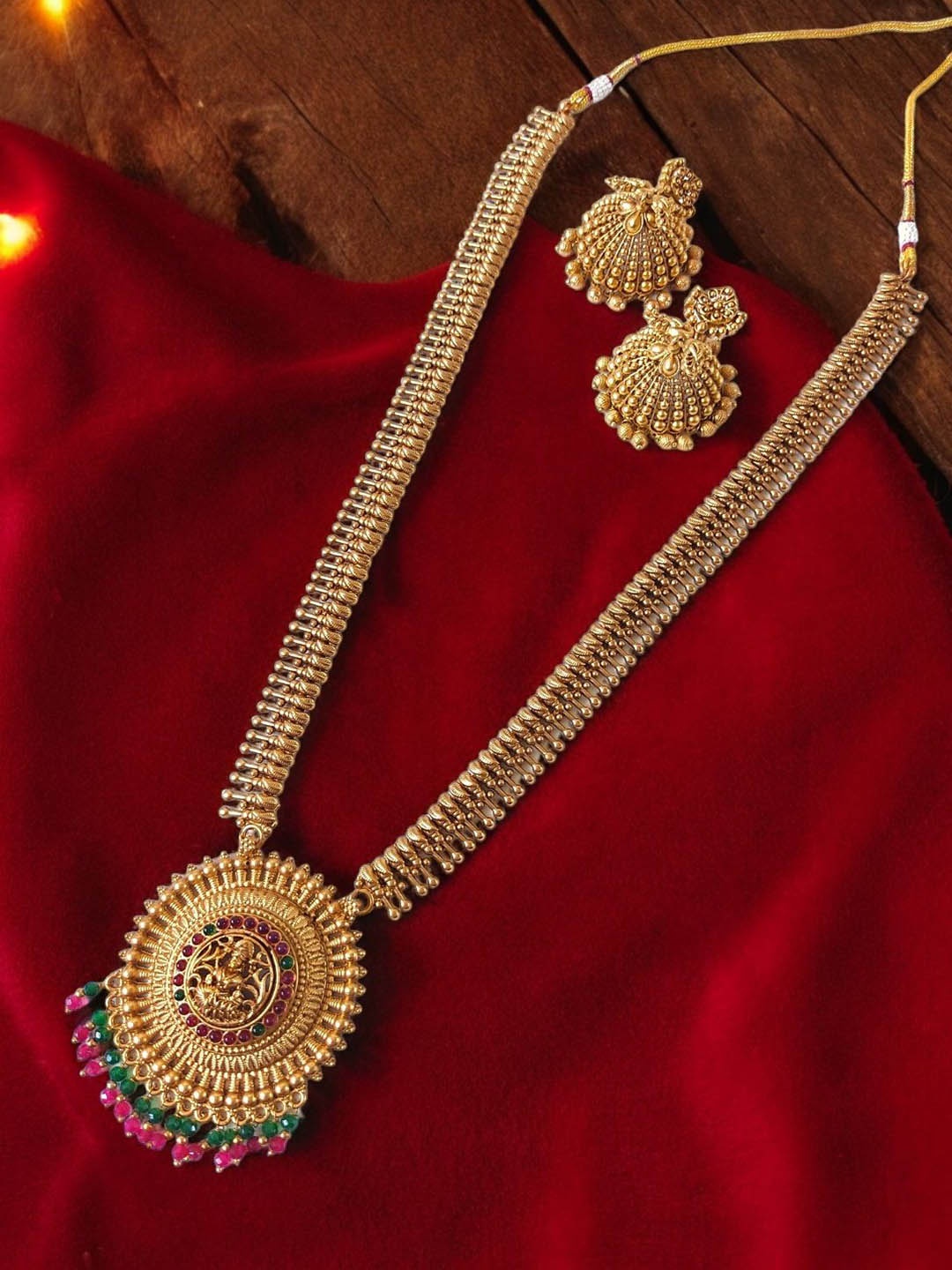 

Pihtara Jewels Gold Plated Stones Studded Jewellery Set