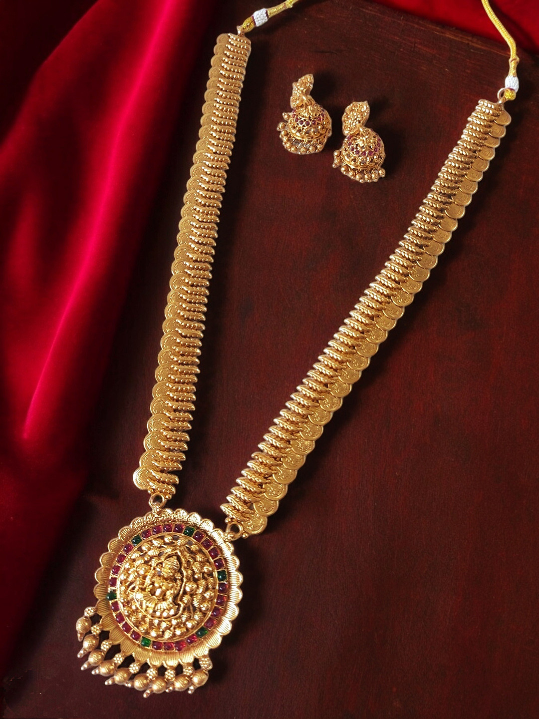 

Pihtara Jewels Gold Plated Stone-Studded Jewellery Set