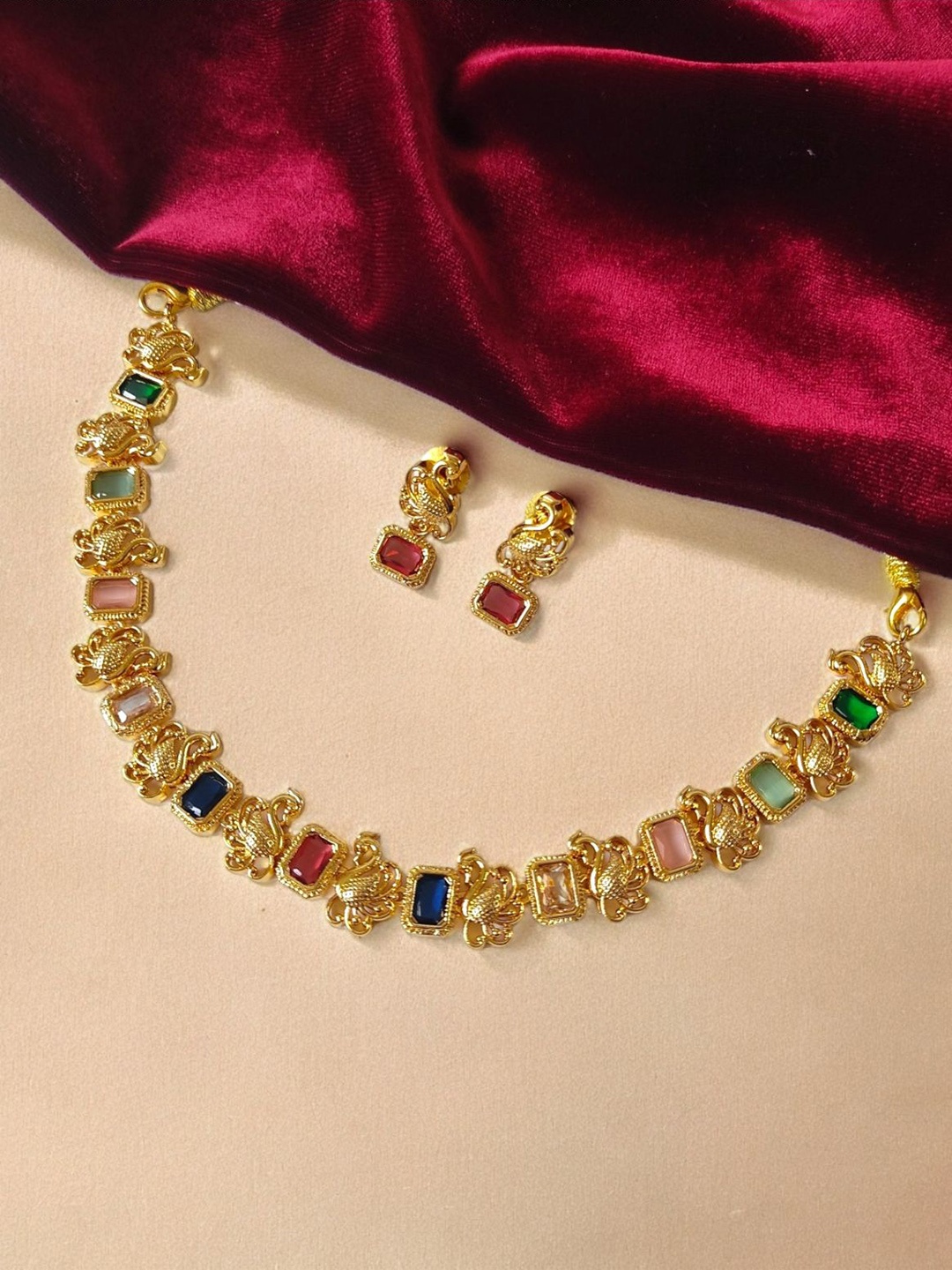 

Pihtara Jewels Gold-Plated Stone Studded Jewellery Set