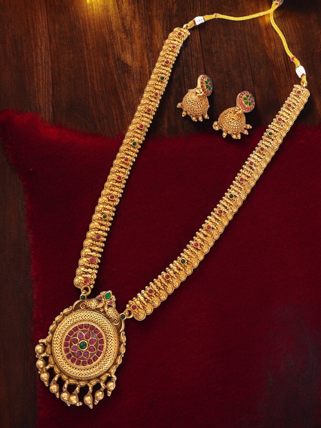 

Pihtara Jewels Gold-Plated Kundan-Studded Jewellery Set
