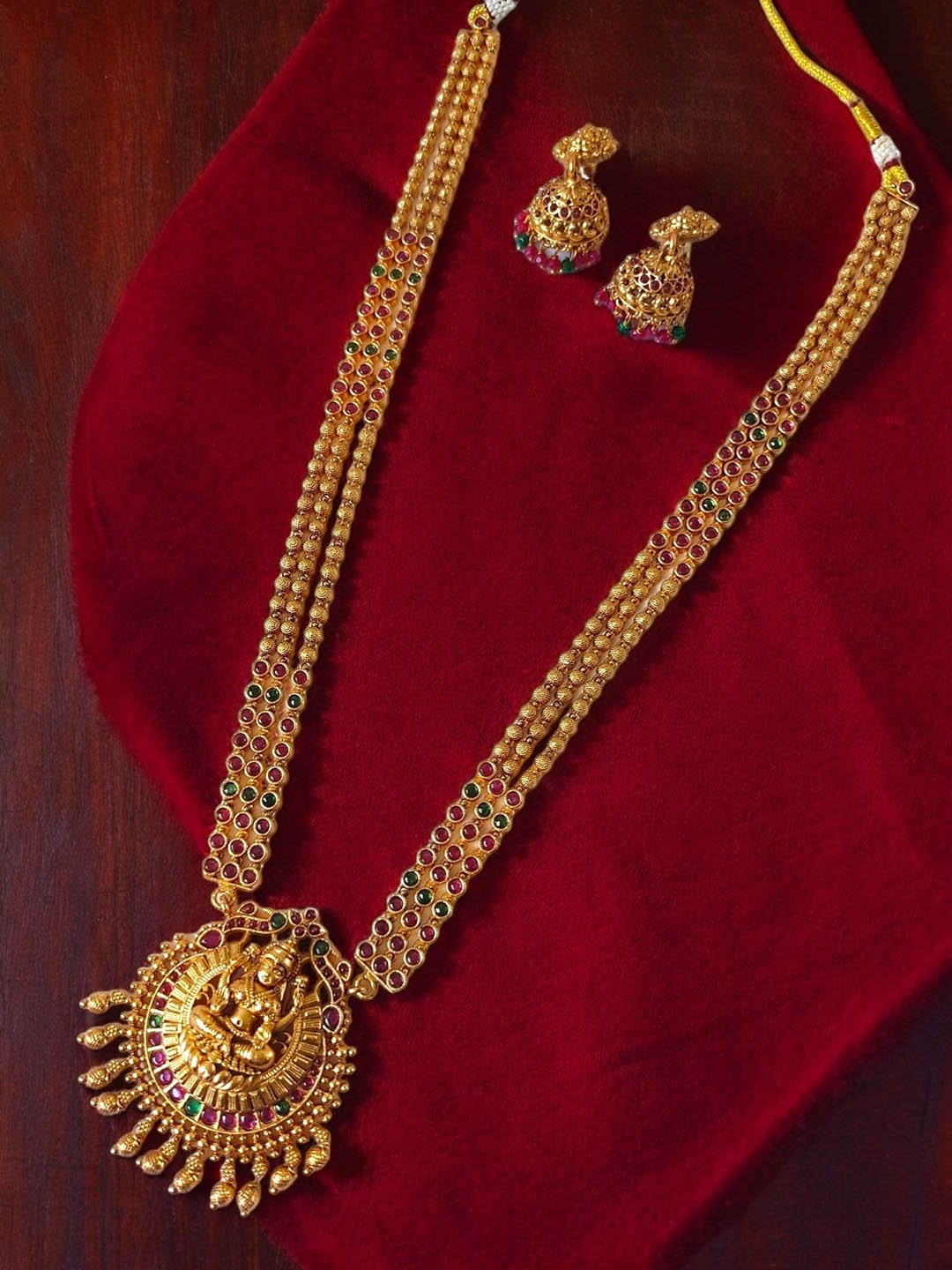 

Pihtara Jewels Gold Plated Stones Studded Jewellery Set
