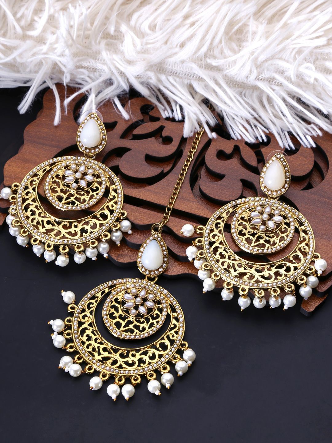 

Yellow Chimes Pearls Beaded Jewellery Set, Gold