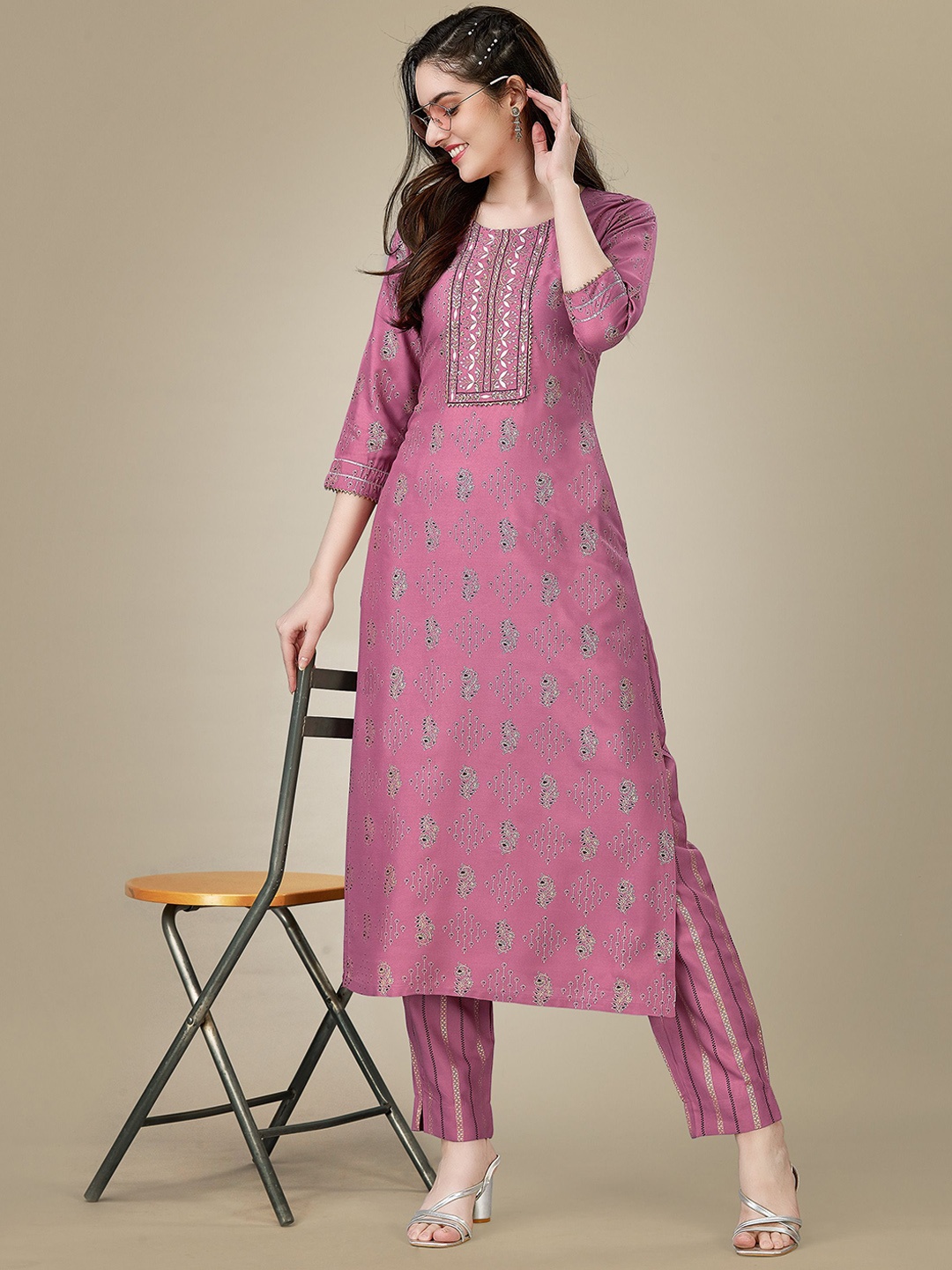 

Rujave Floral Printed Thread Work Straight Kurta With Churidar, Purple