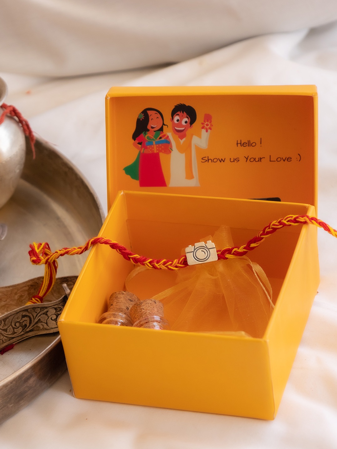 

Shyle 925 Sterling Silver Adya Camera Moli Thread Rakhi