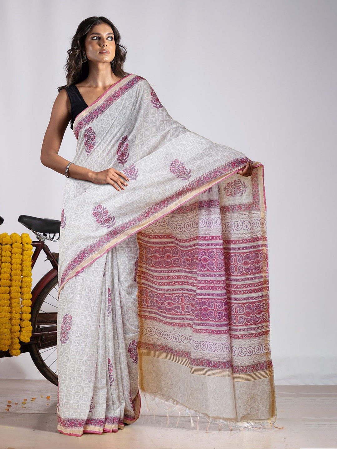 

Unnati Silks Ethnic Motifs Pure Silk Handloom Chanderi Saree, White