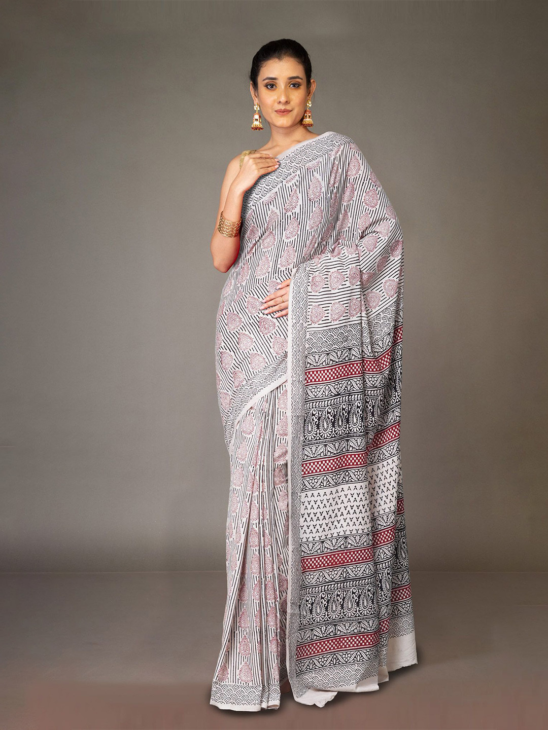 

Unnati Silks Bagh Pure Cotton Handloom Bagh Saree, Grey