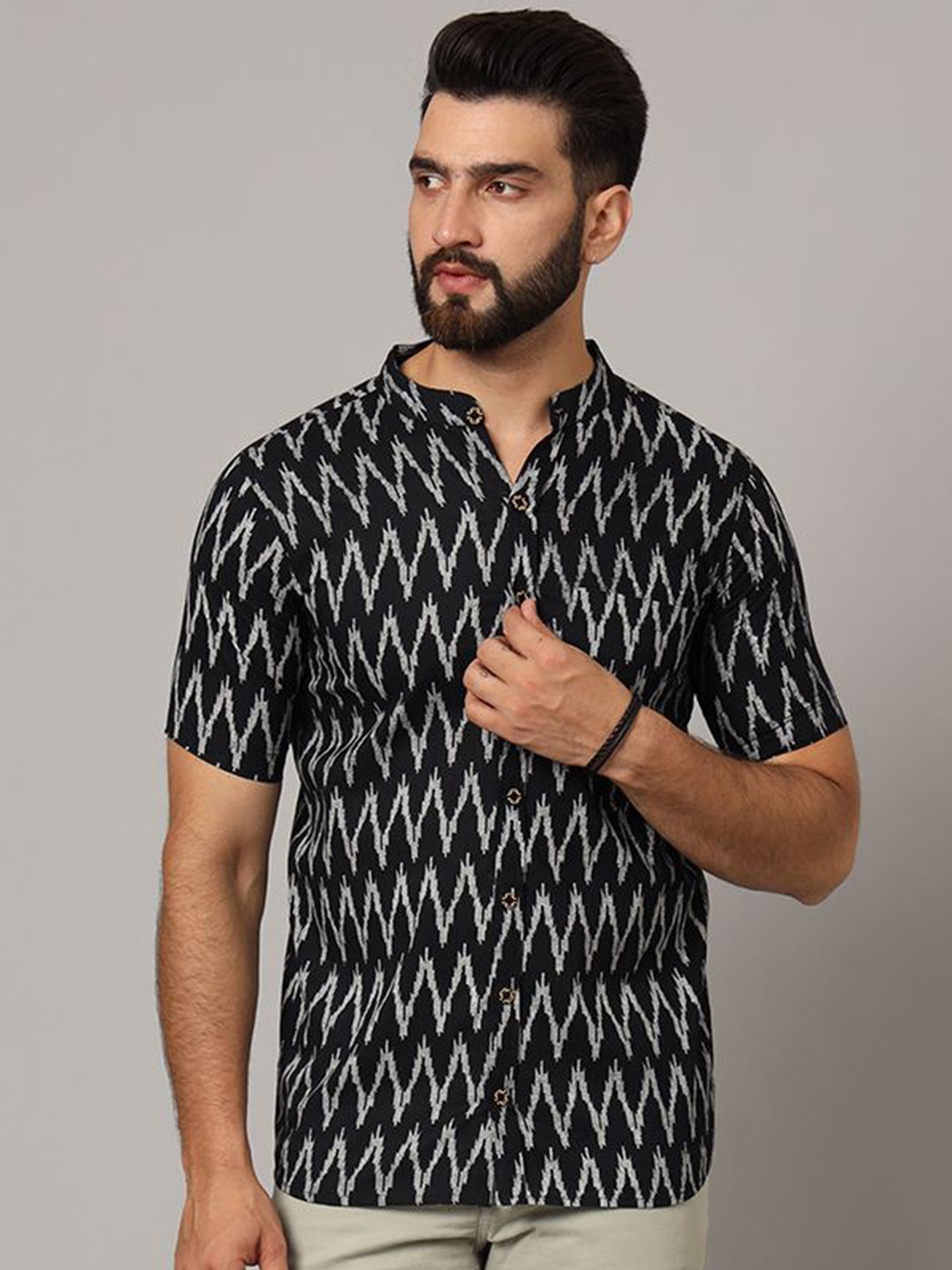 

FABRIC FITOOR Men Relaxed Opaque Printed Casual Shirt, Black