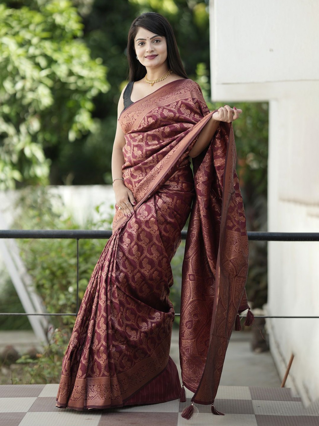 

SGF11 Woven Design Zari Kanjeevaram Saree, Brown