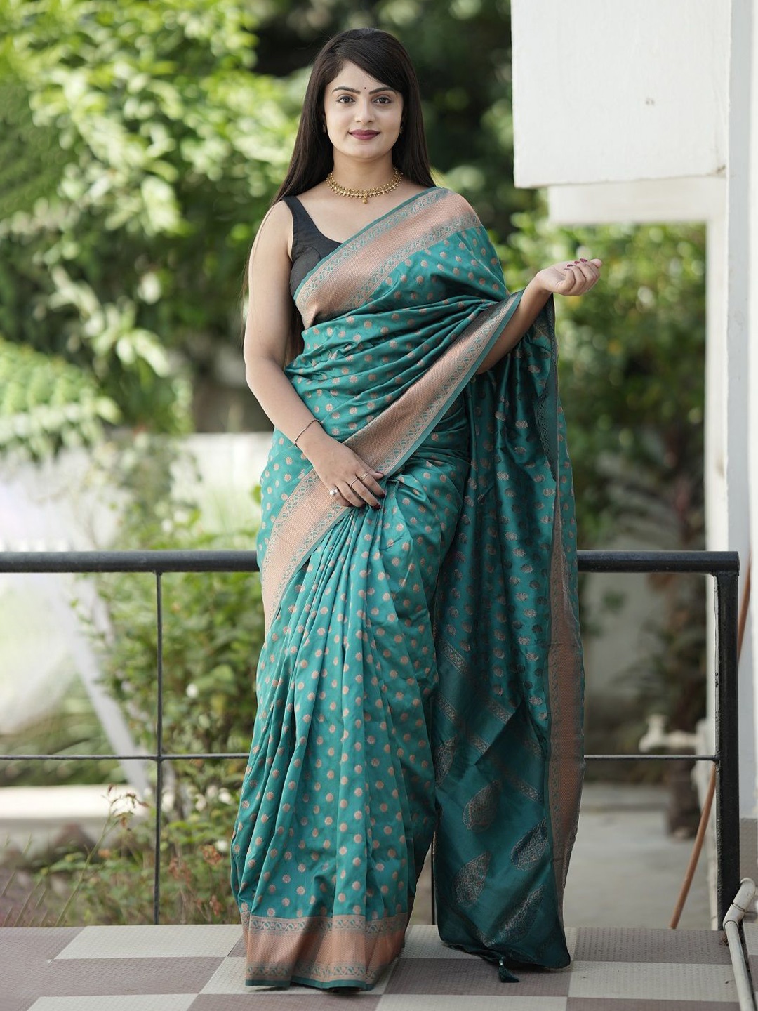 

SGF11 Woven Design Zari Kanjeevaram Saree, Green